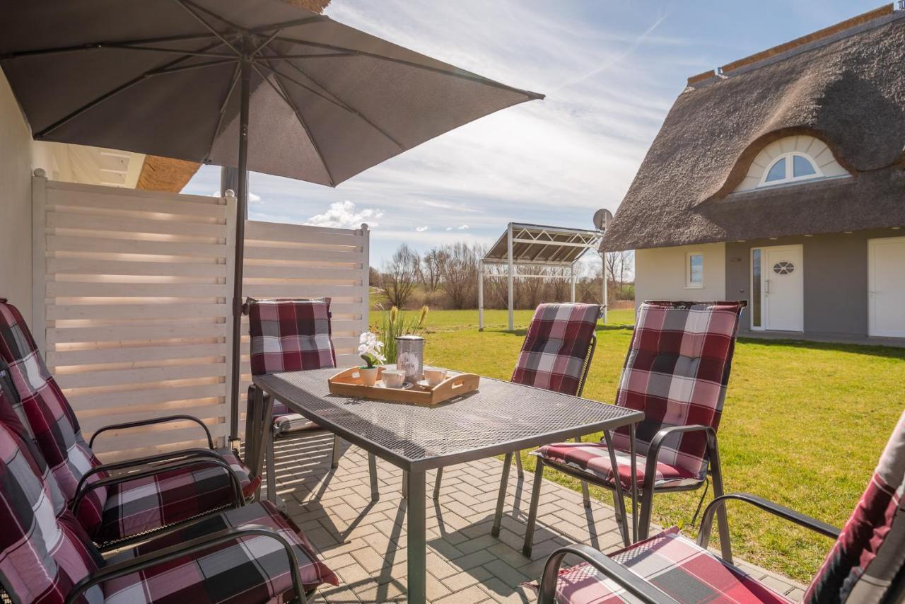 Reetidyll Am Haff Villa Pepelow Exterior foto